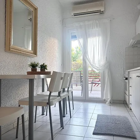 Pap's Summer House * Polikhronon