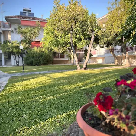 Pap's Summer House *