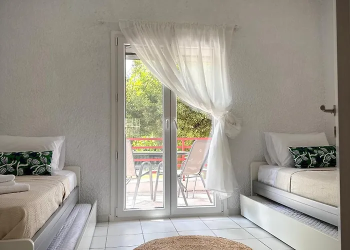 Pap's Summer House *